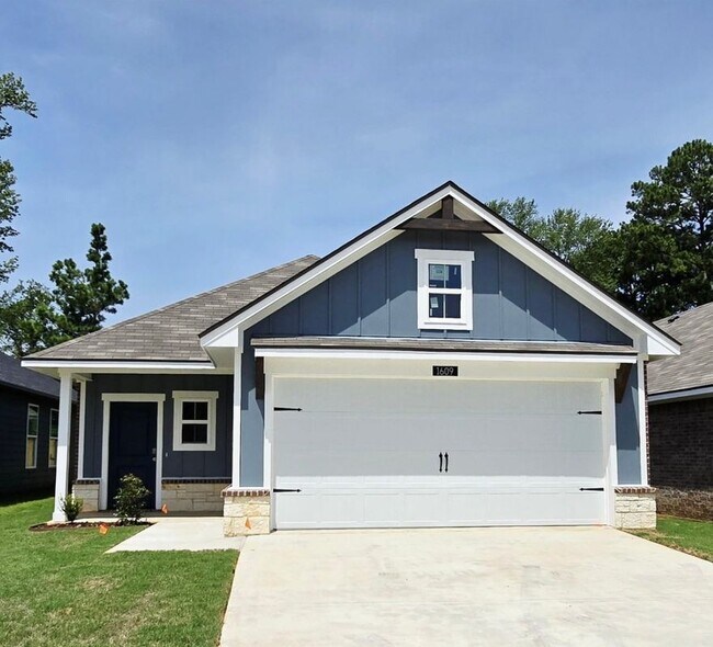 Foto del edificio - 1601 Everwood Ct