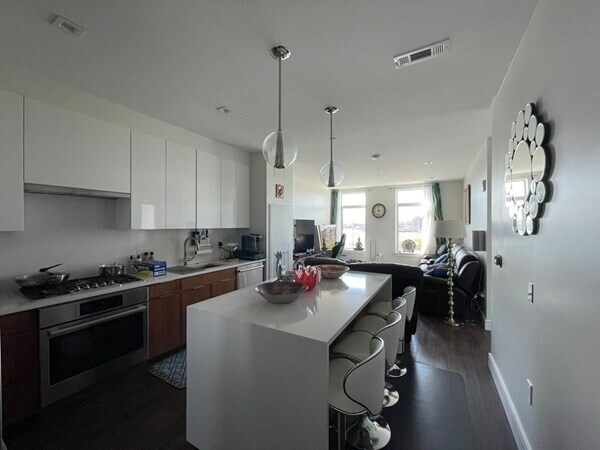 Primary Photo - 106 Sumner St