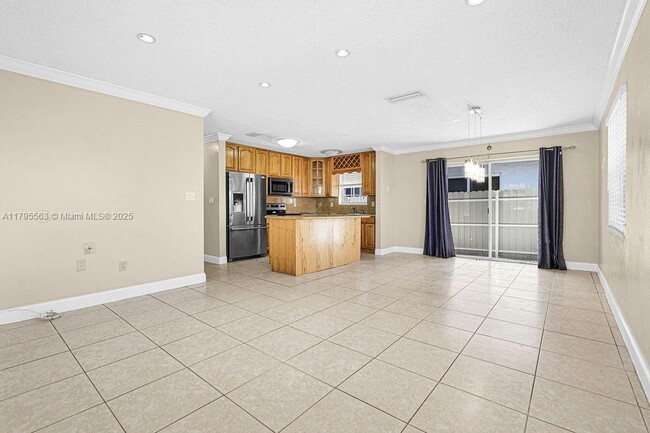 Foto del edificio - 2400 SW 103rd Ct
