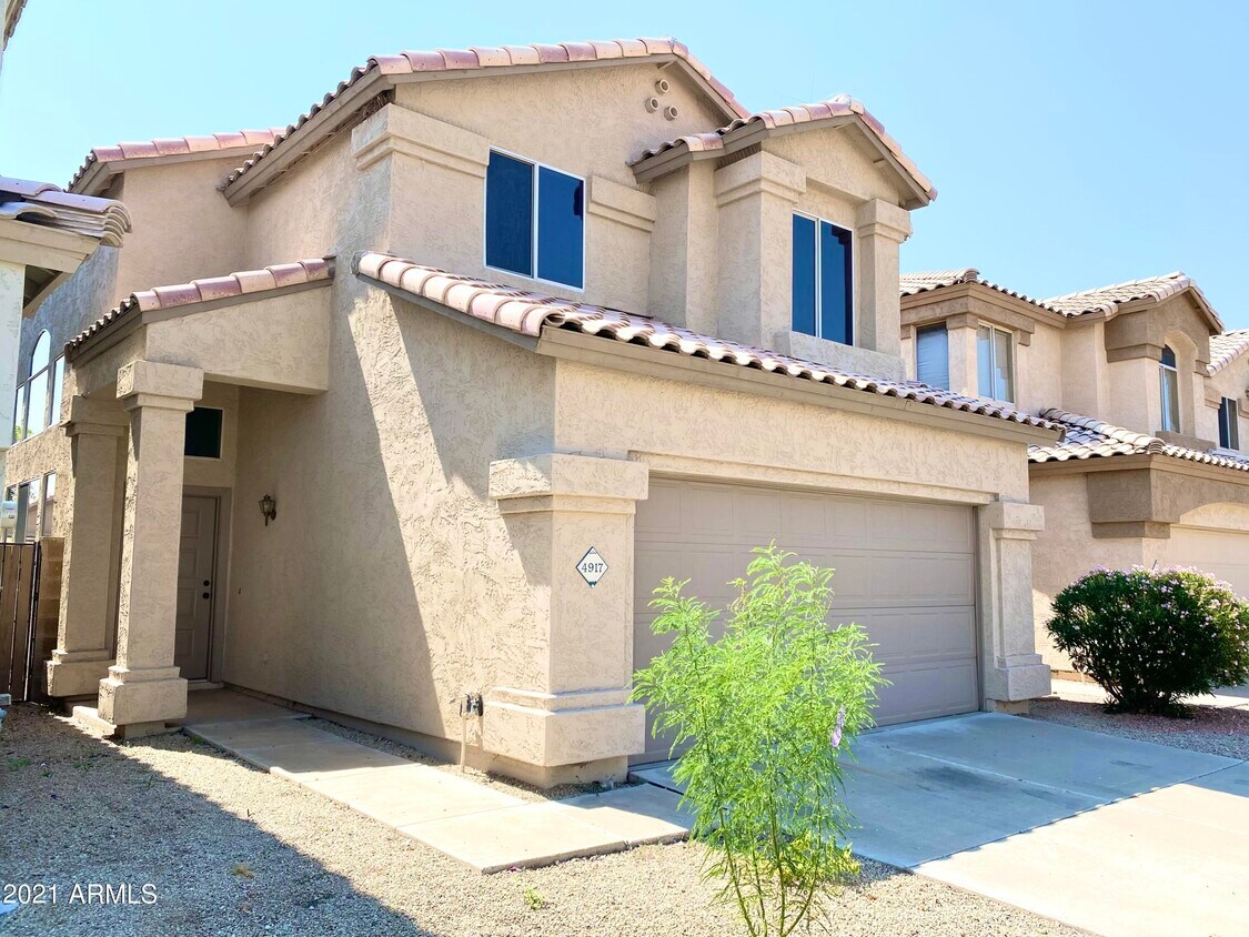 Foto principal - 4917 W Behrend Dr