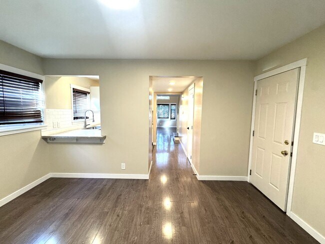 Building Photo - 3Bd/2.5Ba Seattle House
