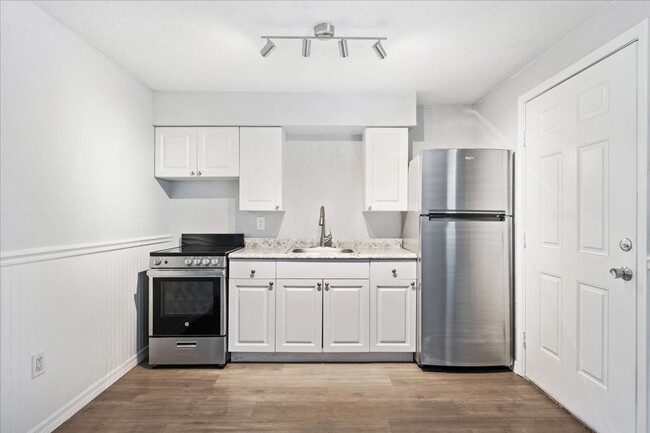 Interior Photo - 810 Sycamore