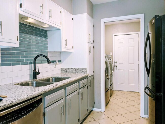 Foto del edificio - 8740 Glen Meadow Ln