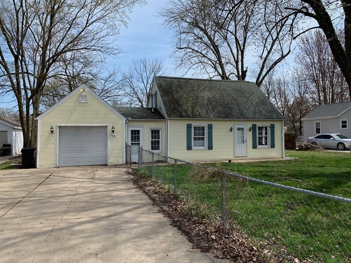 Primary Photo - Home in Washington - Sunnyland