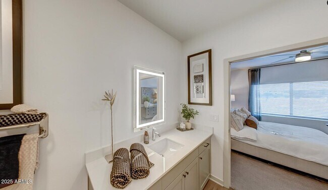 Building Photo - 1225 N Arizona Ave