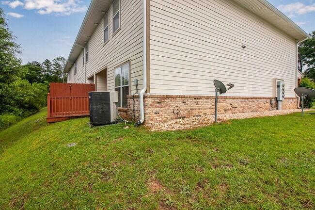 Building Photo - 408 Arbor Lake Dr
