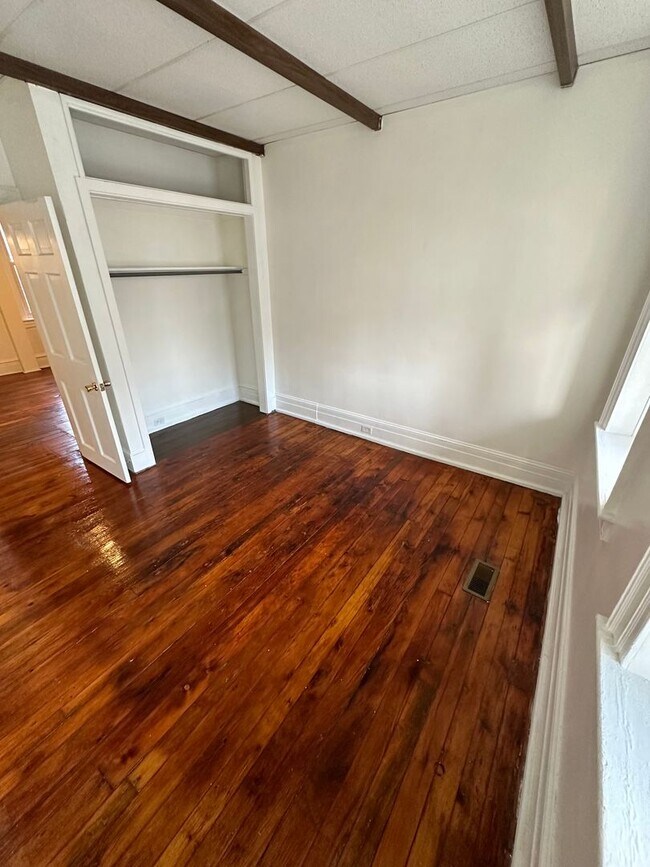 Foto del edificio - Beautiful 1 Bedroom Apt! Video in photos
