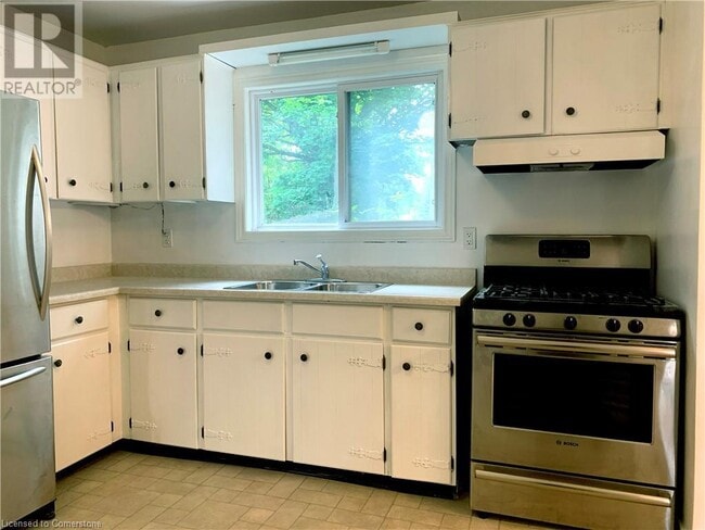Building Photo - 2585 Windjammer Rd