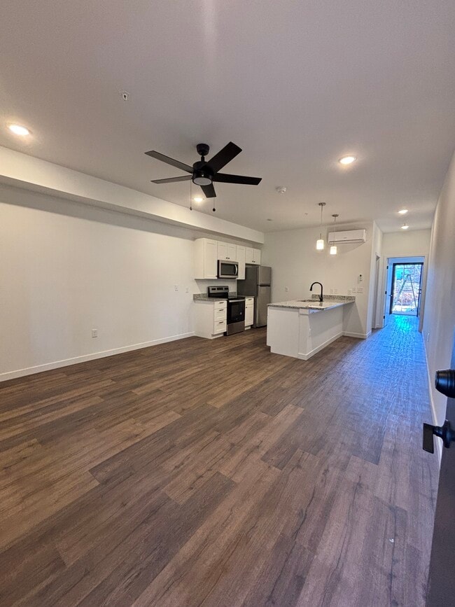 Building Photo - Phoenix Cinder