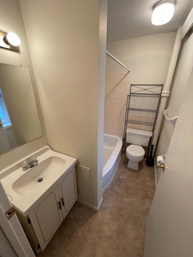 bathroom - 212 4th Ave NE