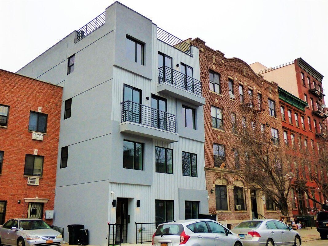 Foto principal - 743 Lafayette Ave