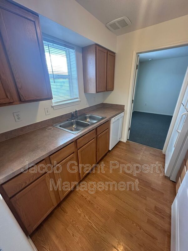 Foto del edificio - 1378 Curlew Ave