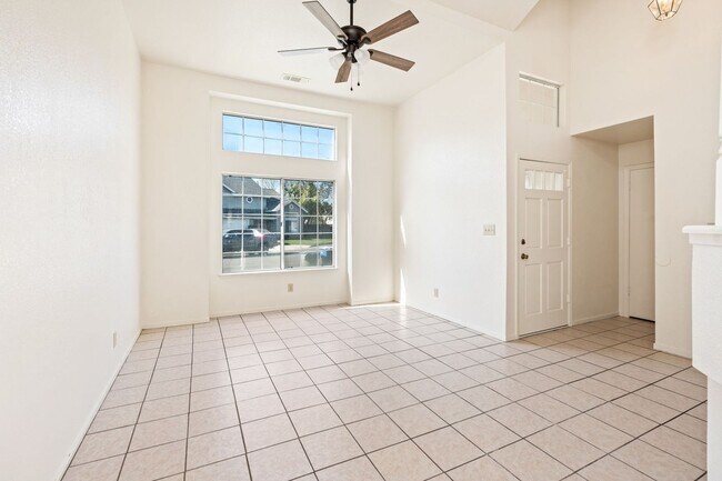 Foto del edificio - Beautiful 4BR/3BA  home in Clovis Schools District