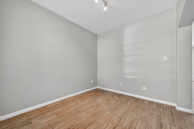 Foto del edificio - 2111 Castle Gardens Ln