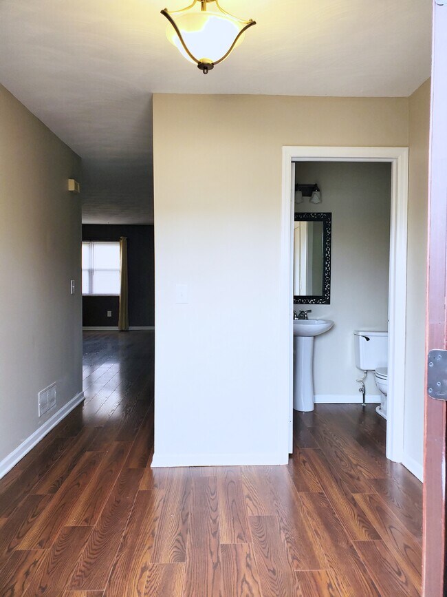 Foyer - 7560 Toweron Ln