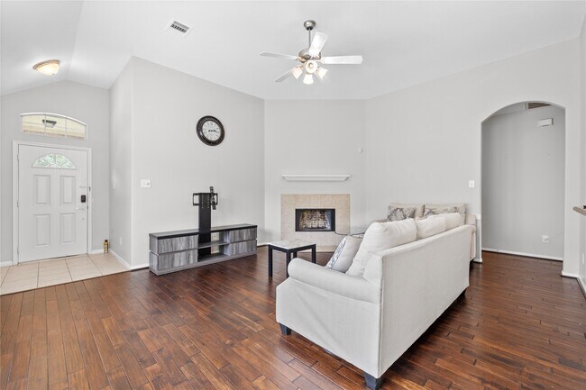 Building Photo - 9906 Taylor Springs Ln
