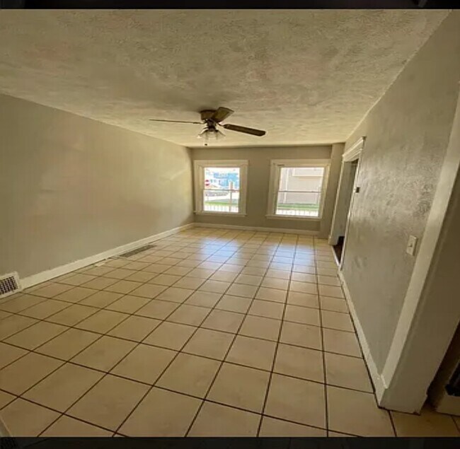 Foto del edificio - 9701 Denison Ave