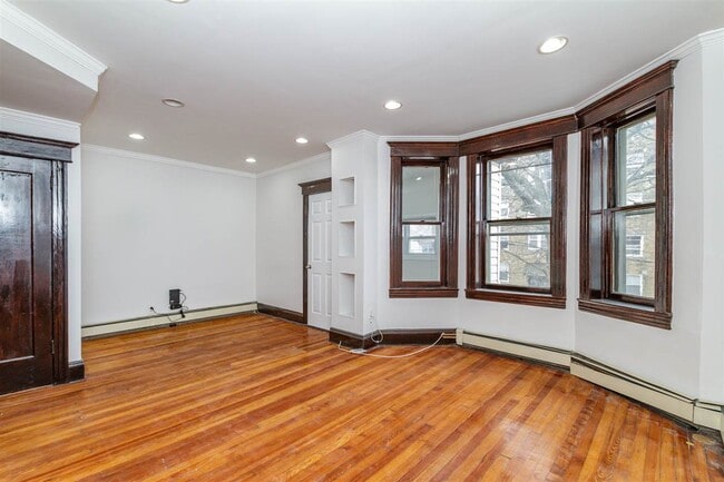Building Photo - 130 Carlton Ave