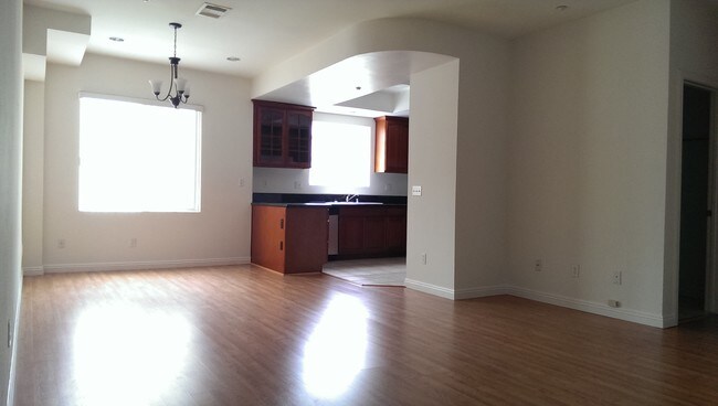 Foto del edificio - 9332 Somerset Blvd