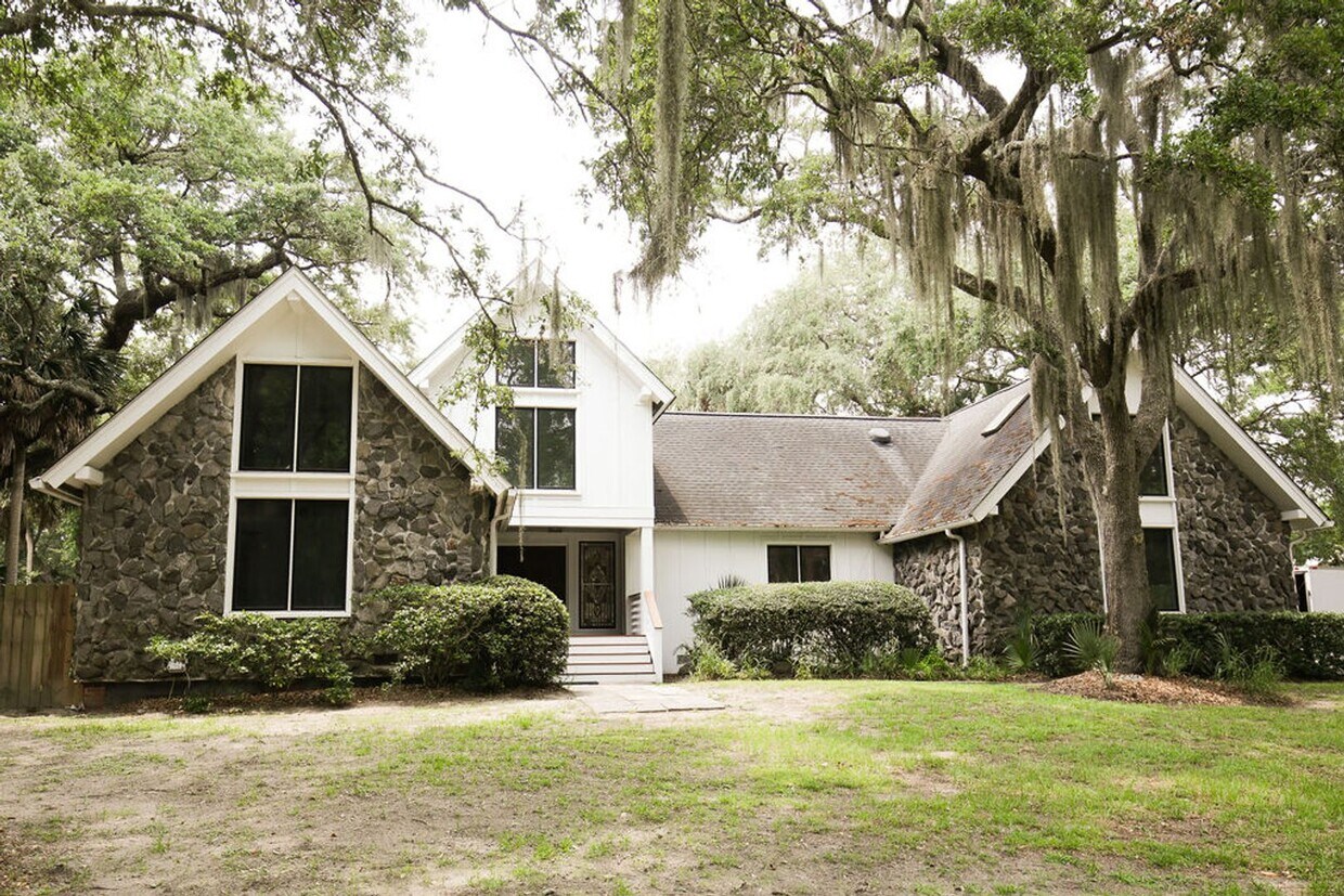 Primary Photo - Available 6/15. Stunning, Fully-Rennovated...