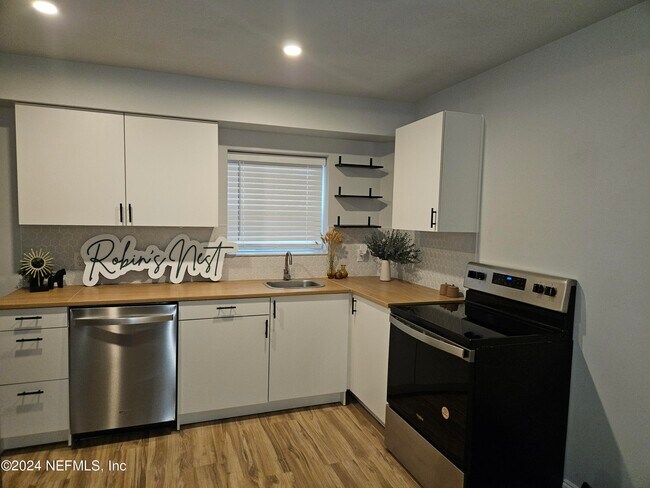 Building Photo - 3610 Boulevard