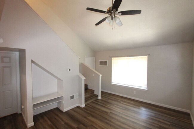 Foto del edificio - 1200 S Riordan Ranch St