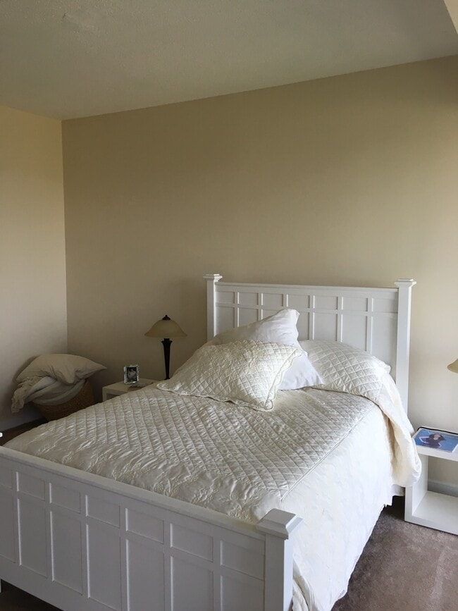 bedroom - 1530 Key Blvd