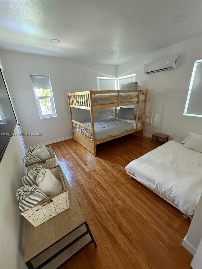 Foto del edificio - 528 NE 70th St