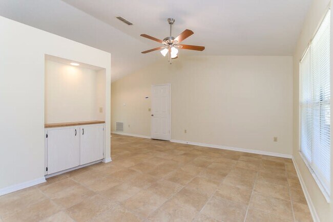 Foto del edificio - 2850 Laurel Rd