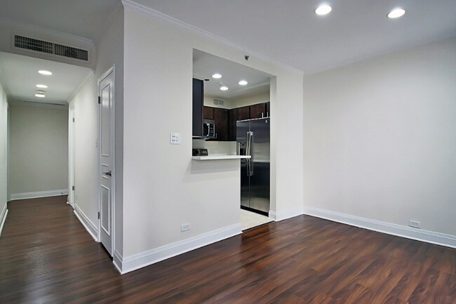 Foto del edificio - 876 N Mies Van Der Rohe Way