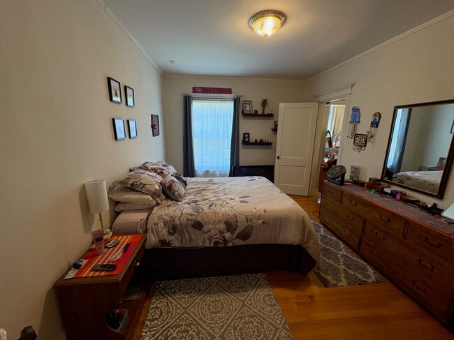 Foto del edificio - 3615 N Pine Grove Ave