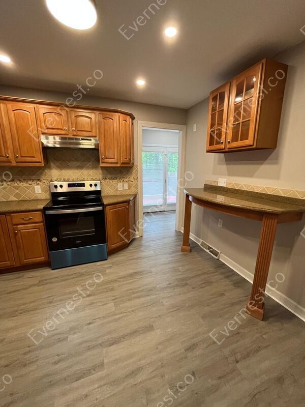 Foto del edificio - 2343 Maplewood Ave