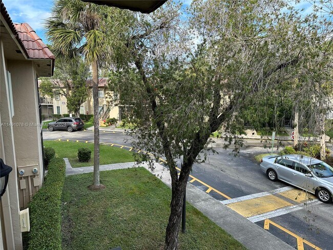 Foto del edificio - 310 Lakeview Dr
