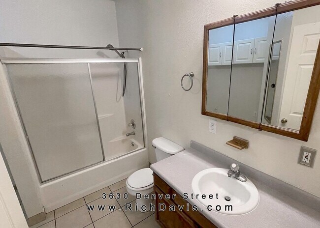 Building Photo - 3 bed Great location off Hywy 85 and 37th ...