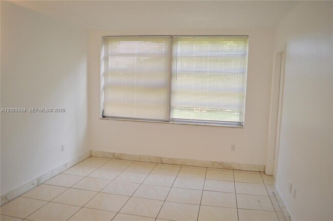 Foto del edificio - 1601 NE 191st St