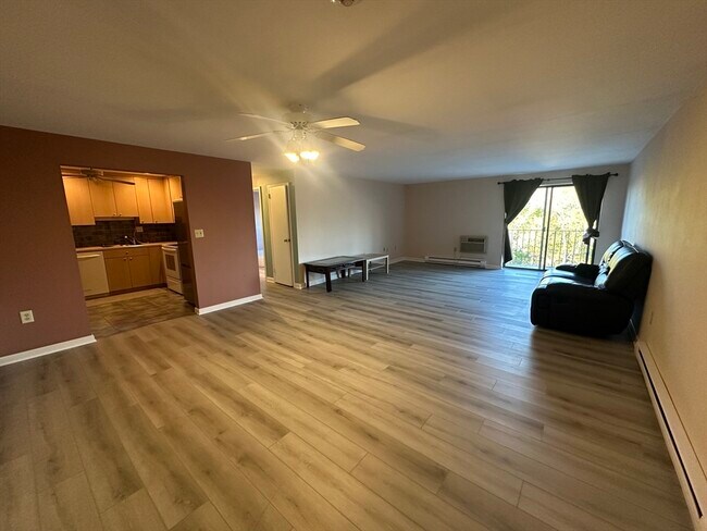 Foto del edificio - 1321 Worcester Rd