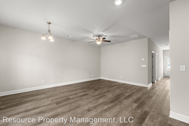 Building Photo - Cute Townhome In Oakwood