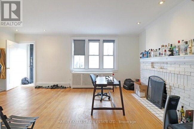 Building Photo - 6 Poplar Plains Crescent