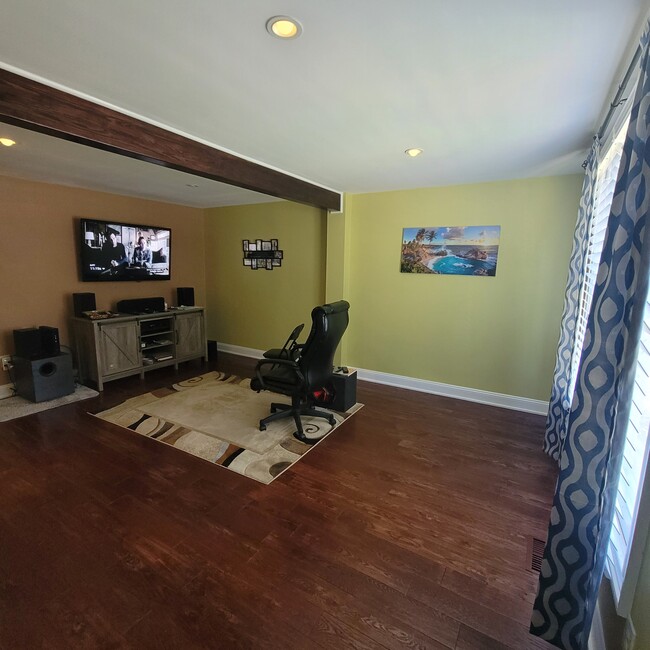 Building Photo - 3638 Woodhaven Ct