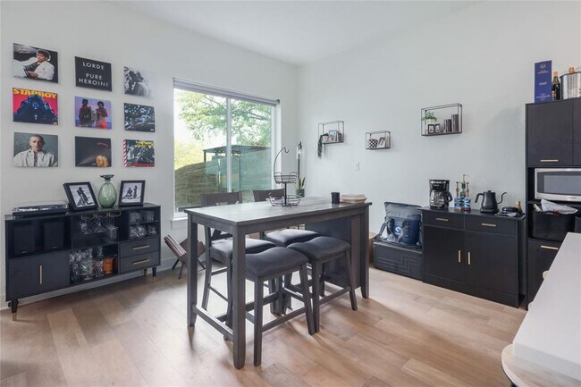 Foto del edificio - 5820 Sutherlin Rd