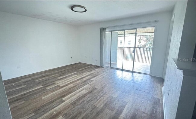 Foto del edificio - 860 Sky Lake Cir