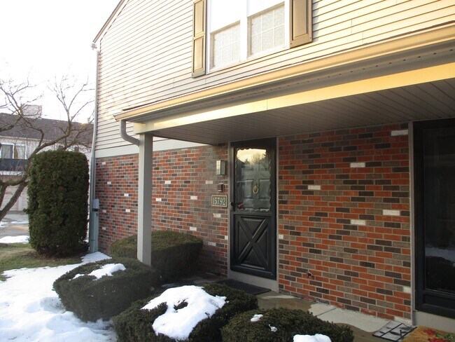 Building Photo - 15792 Cambridge Dr