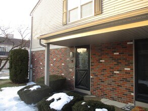Building Photo - 15792 Cambridge Dr