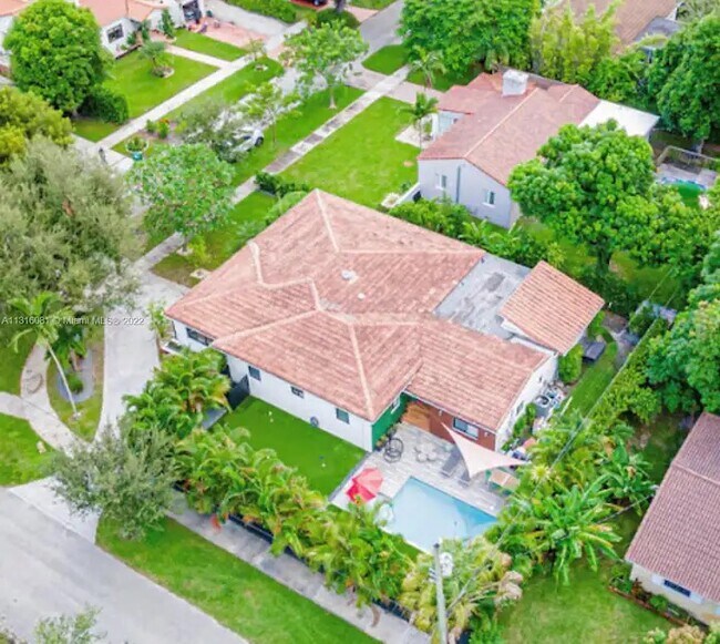 Foto del edificio - 101 NW 102nd St