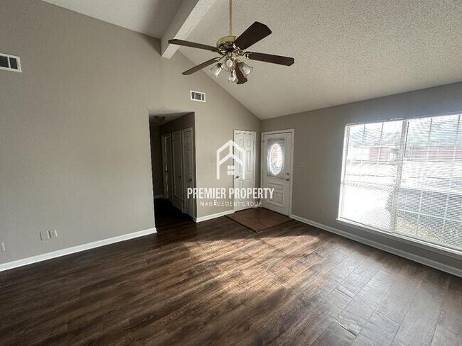 Foto del edificio - 5405 Corner Oak Dr