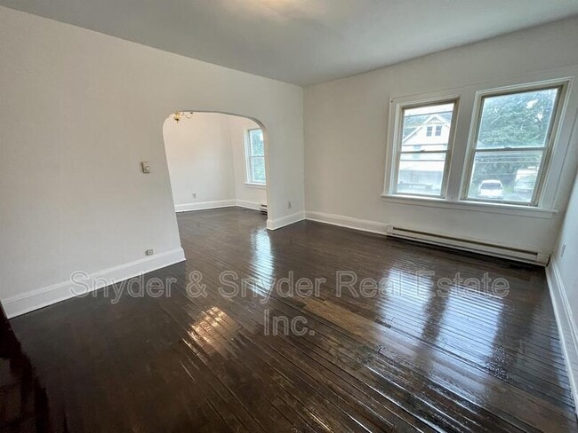 Building Photo - 815-817 Johnston St