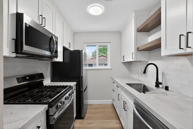Building Photo - CITRUS HEIGHTS - Gorgeous Renovated Condo - All Brand New!