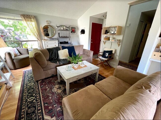 Sala de estar - 2527 Superior St