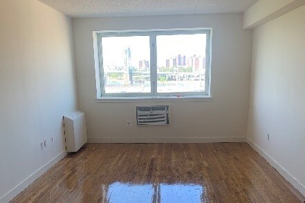 Foto principal - 331 E 132nd St