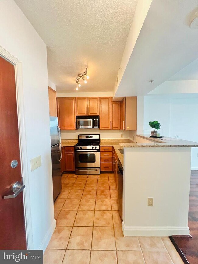 Building Photo - 11760 Sunrise Valley Dr